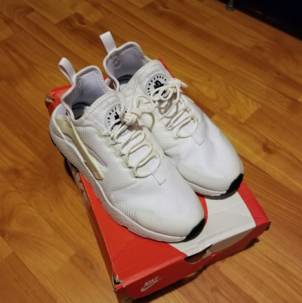 Womens Nike Huarache Fits 7.5